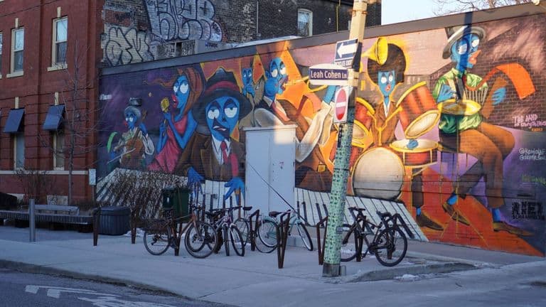Chicago’s Urban Mural Movement Revives Neighborhoods, Empowers Local Artists