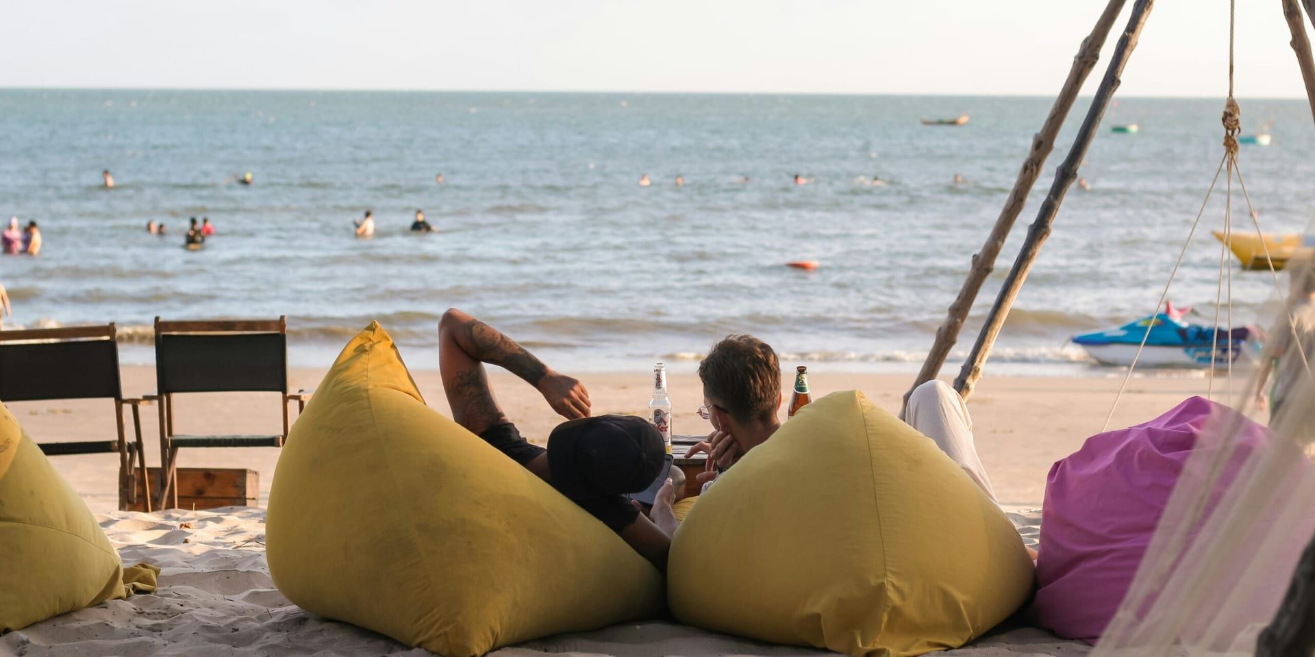 Netflix Unveils First Look at People We Meet on Vacation