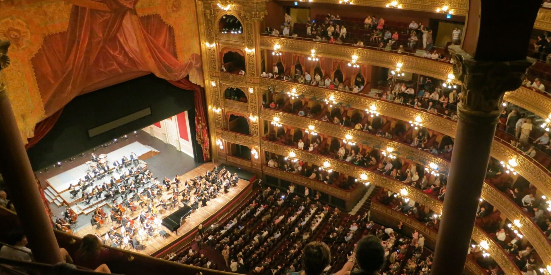 Houston Symphony Dazzles with Live Orchestral Scores of Jaws and Up at Jones Hall