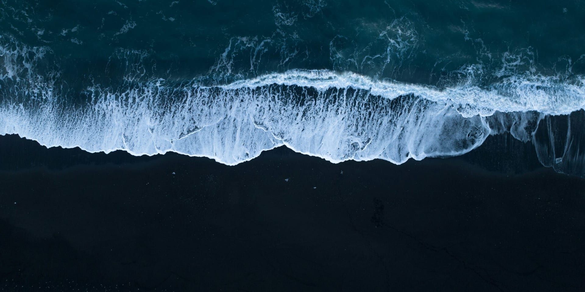 “Timeless Waves” by Sea of Solitude – A Deep Dive into Ambient Soundscapes and Emotional Depth